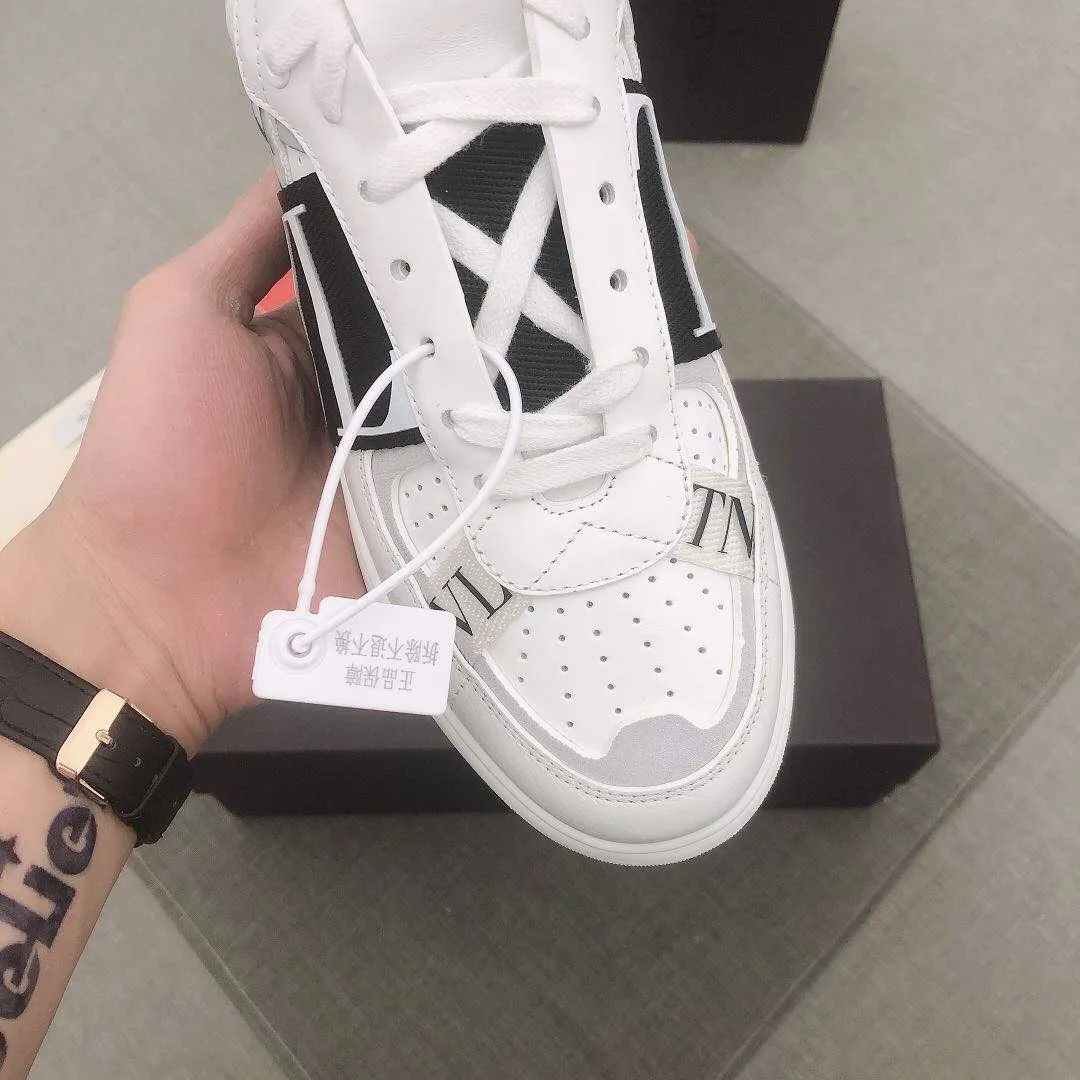 P440▫️V L7N spring and summer 🆕calf leather strap sneakers, no man should be able to refuse this style, classic color, so handsome! Purchase a high-precision replica of the original version to instantly sell off the market currency! 6 VLTN logo rubber effect straps - Valentino Garavani Logo printed on the back and tongue, all materials are customized to ensure quality! Size: 38/45 No. 018